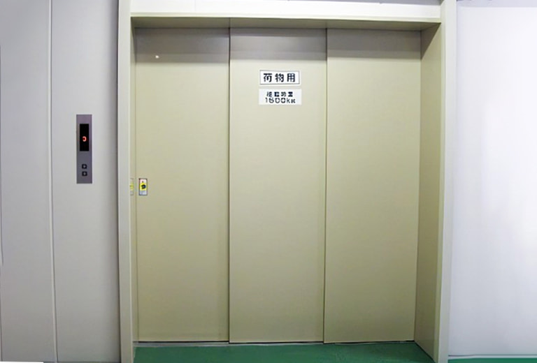 荷物用エレベーター